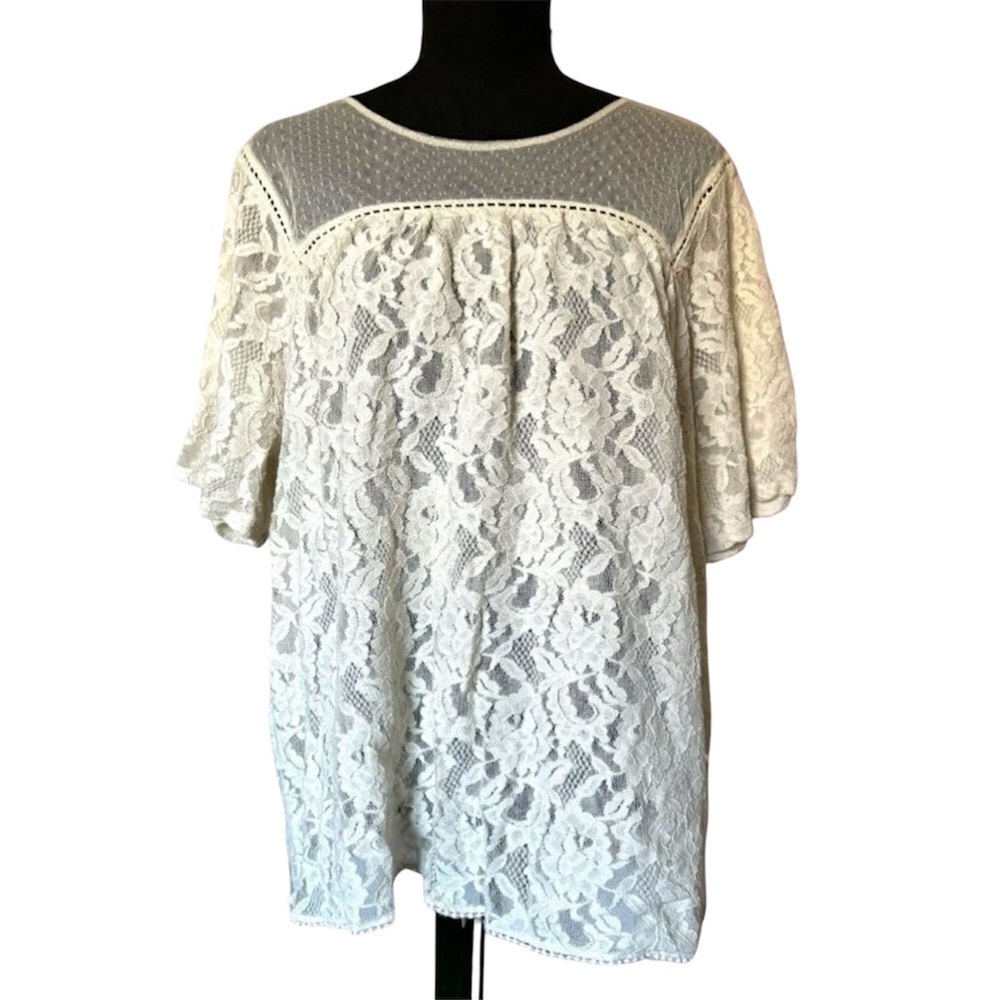 🔵 5 for $25 MAURICES women’s cream colored lace short sleeve top